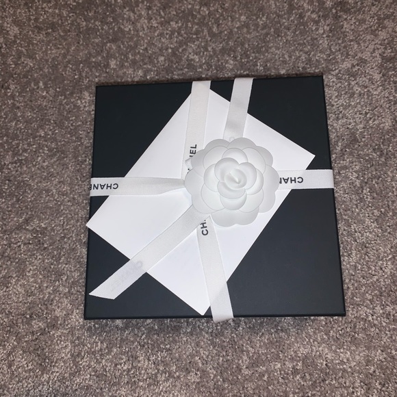 Chanel Box - Picture 3 of 3